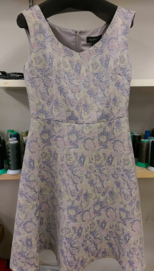 ワンピースのネック周りを調整する方法とは ワンピース スカート Blog ブログ ブログ 創業53年洋服お直しはsarto Nagoyaへ